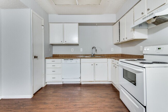 Building Photo - A Walnut Hill Wonder Townhome!