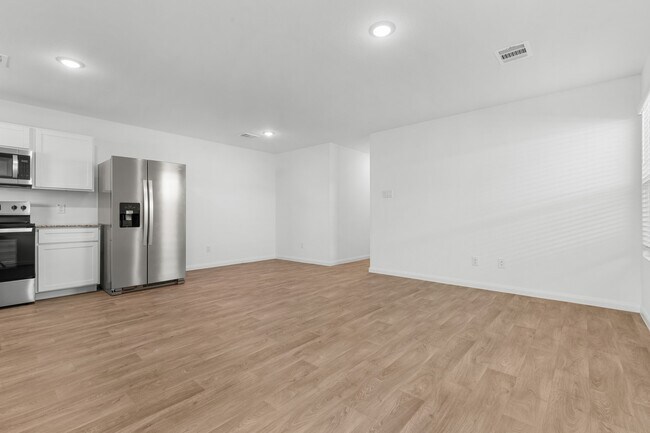 Building Photo - 16759 N Marie Vlg Dr