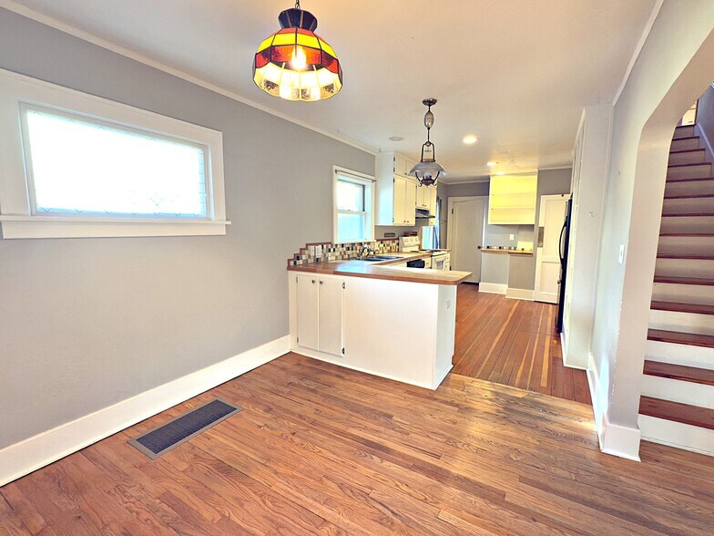 Building Photo - 2534 SE 31st Ave