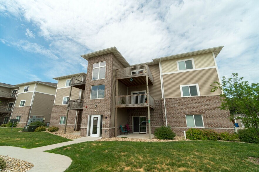 Cedar Hills Apartments 4526 Chadwick Rd Cedar Falls IA 50613