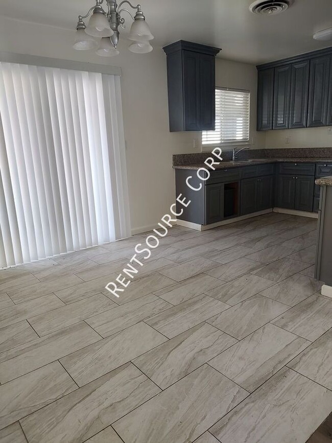 Building Photo - 1801 Calico Dr