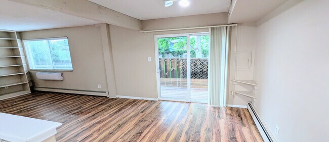 Building Photo - 4150 Monroe Dr