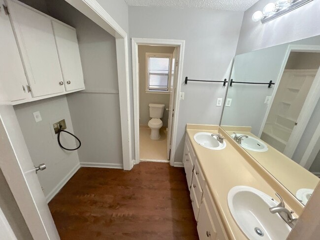 Building Photo - 1429 Leafhaven Cove