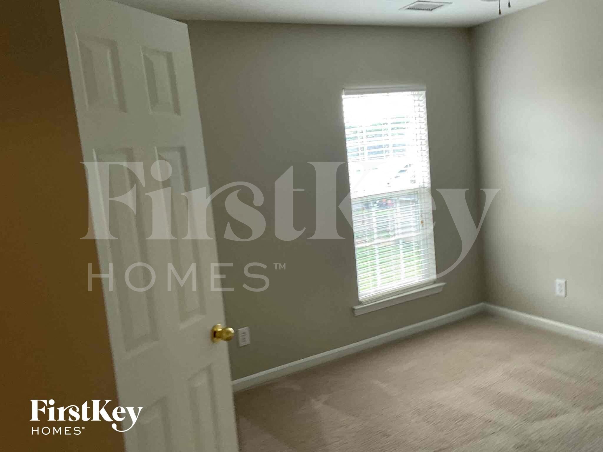Building Photo - 2500 Red Birch Dr