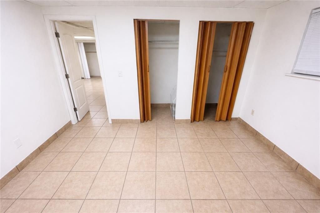 Building Photo - 220 Sandy Springs Pl NE