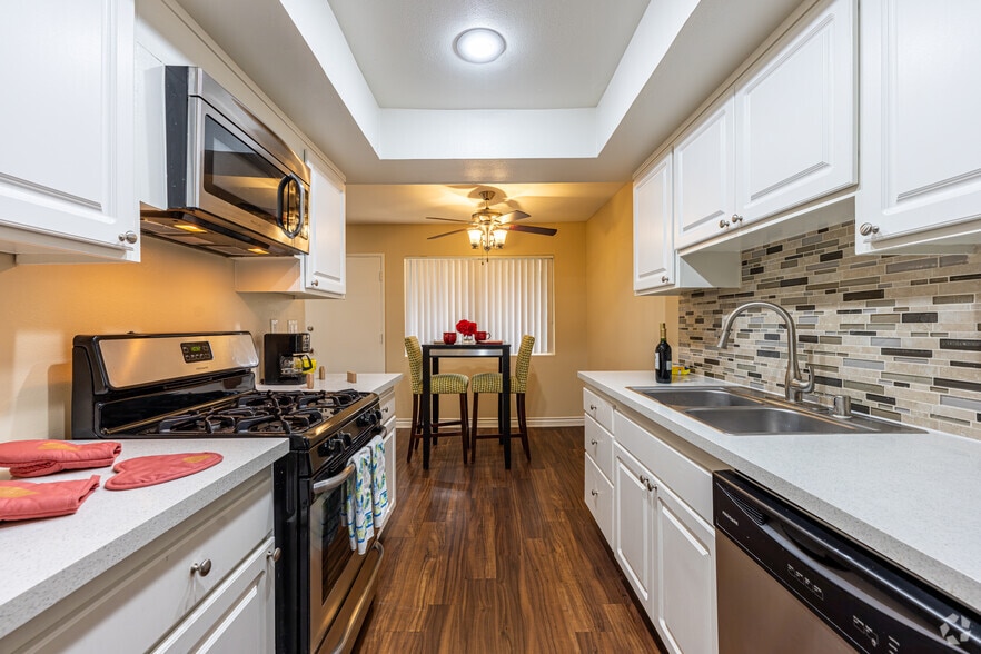 1BR, 1 BA - 710SF - Kitchen - Monterra Springs Apts