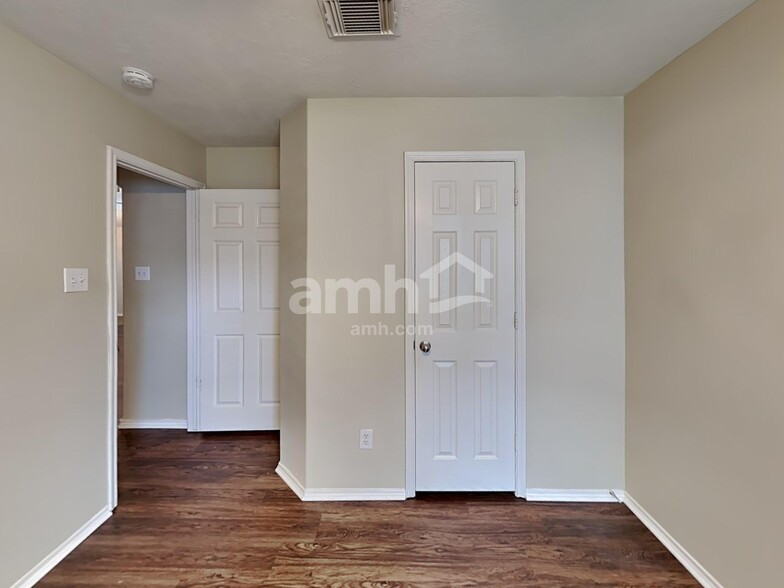 Building Photo - 18491 Sunrise Pines Dr