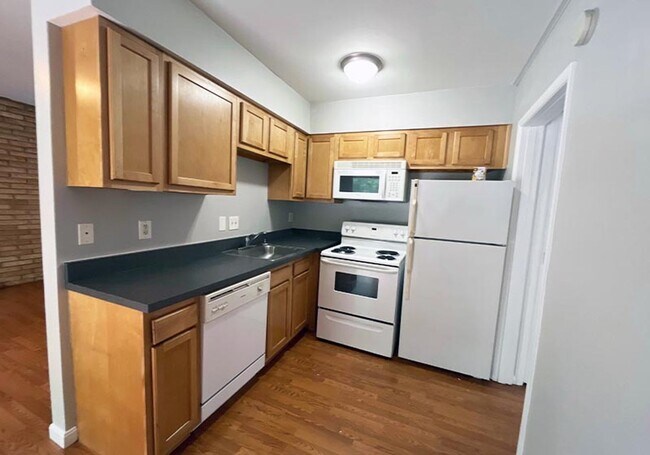 Building Photo - 545 Lowell Ave