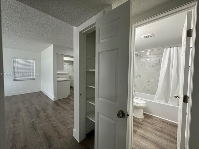 Building Photo - 3616 NE 11th Ave