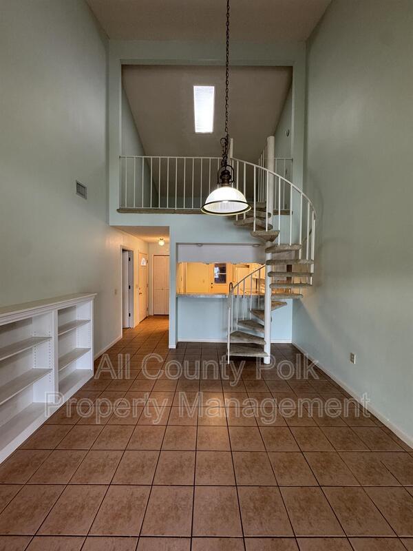 Building Photo - 542 Lake Carolyn Cir