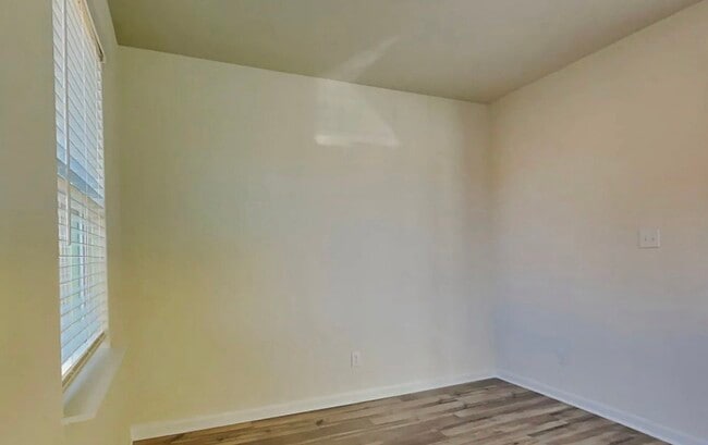 Building Photo - Spacious 4-Bedroom House with Cozy Living Spaces