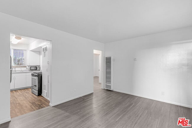 Building Photo - 717 Ocean Front Walk