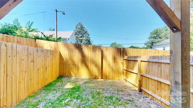 Building Photo - 156 Mattoon St