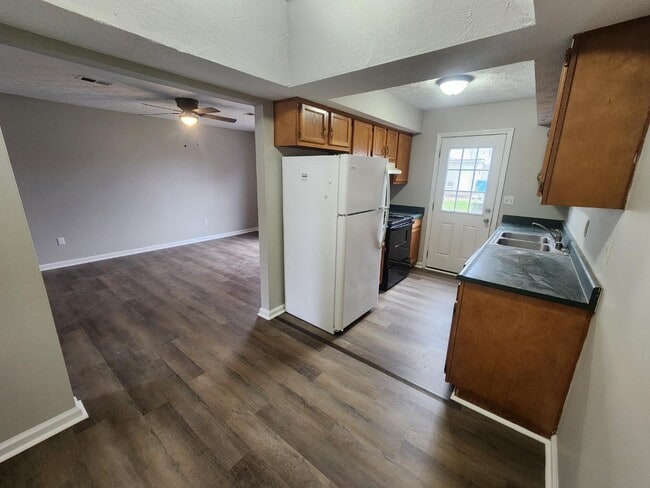 Building Photo - 113 Karen Ct