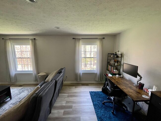 Building Photo - 7010 Carriage Hill Dr