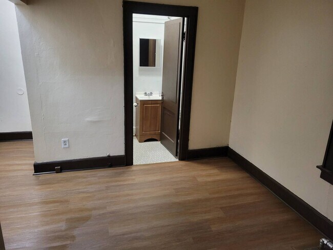 Building Photo - 1832S18thJ