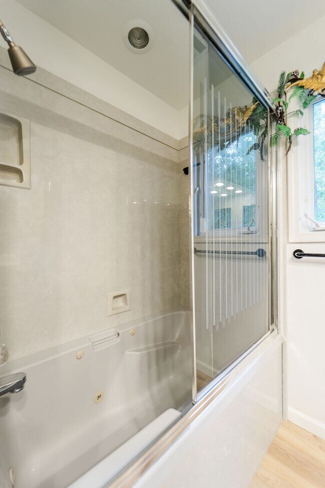 Building Photo - Charming, 3 Bedroom, 2 Bath. With wonderful outdoor living space