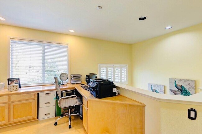 Building Photo - 1279 Hyacinth Ct