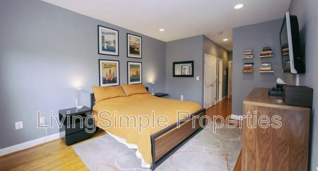 Building Photo - 317 I St NE