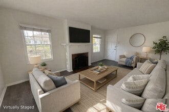 Building Photo - 15061 Moorpark St