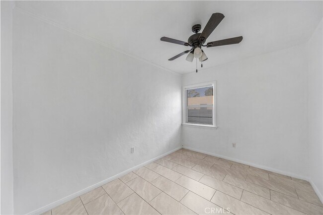Building Photo - 1127 E 67th St
