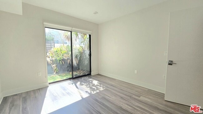 Building Photo - 5030 Rosewood Ave