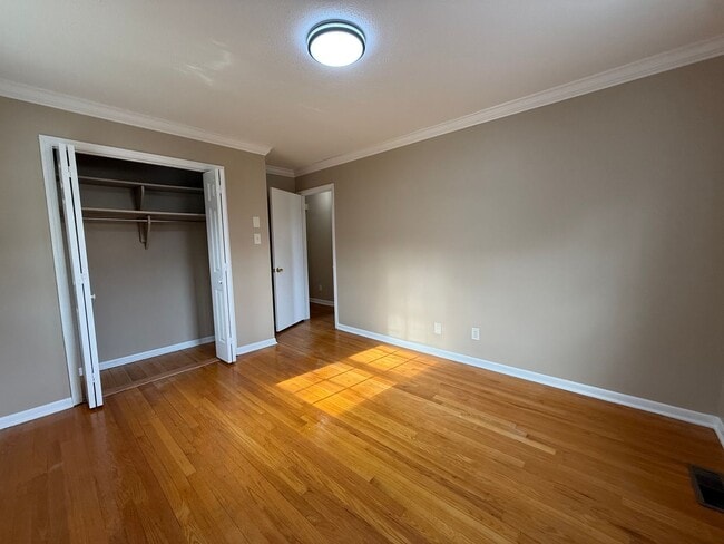 Building Photo - 220 Brampton Rd