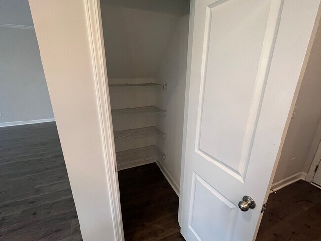 Building Photo - Breathtaking 4 Bedroom, 2 1/2 Bathroom House in Winston Salem, NC!