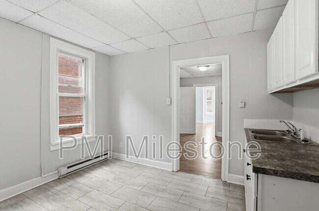 Building Photo - 207 N Mulberry St
