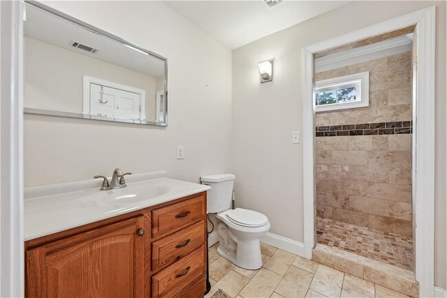 Building Photo - 1578 Lincoln Ave SE