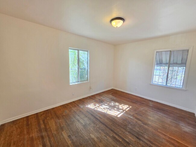 Building Photo - 9618 Kalmia St