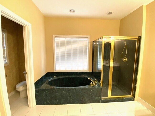 Building Photo - 4224 Evergreen Dr
