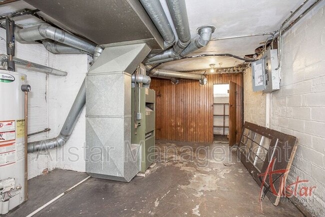 Building Photo - 3575 Grosvenor Rd