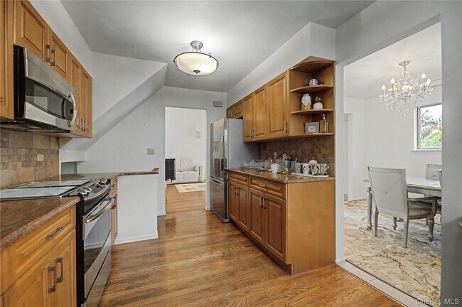 Building Photo - 6 Westwind Rd