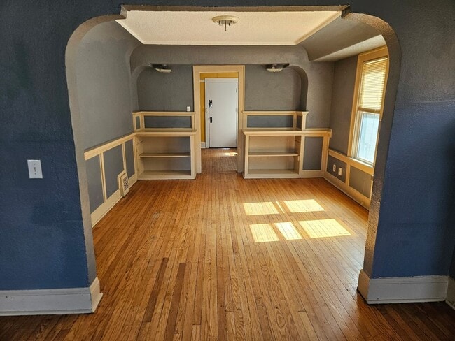 Building Photo - (DNT)3420NVelRPhillipsM