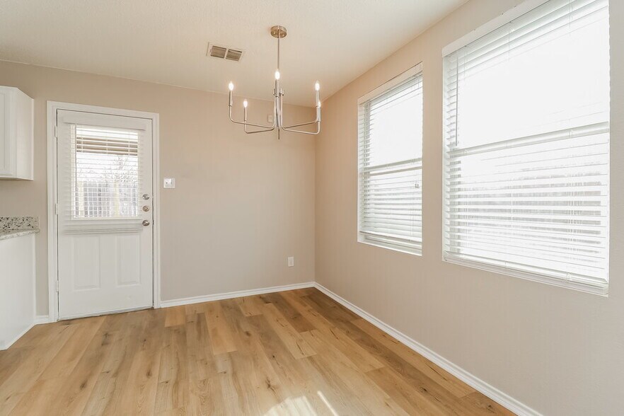 Building Photo - 517 Riverflat Dr