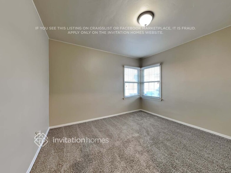 Building Photo - 1500 W 96th St