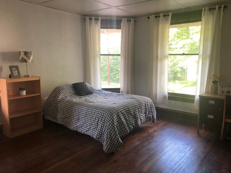 Bedoom 3 - 210 Delaware Ave
