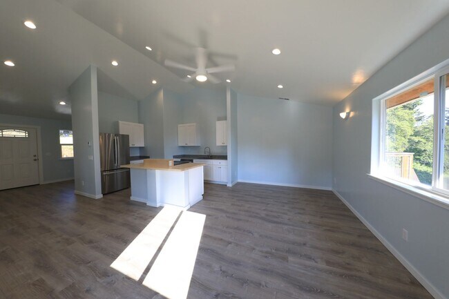 Building Photo - 287/289