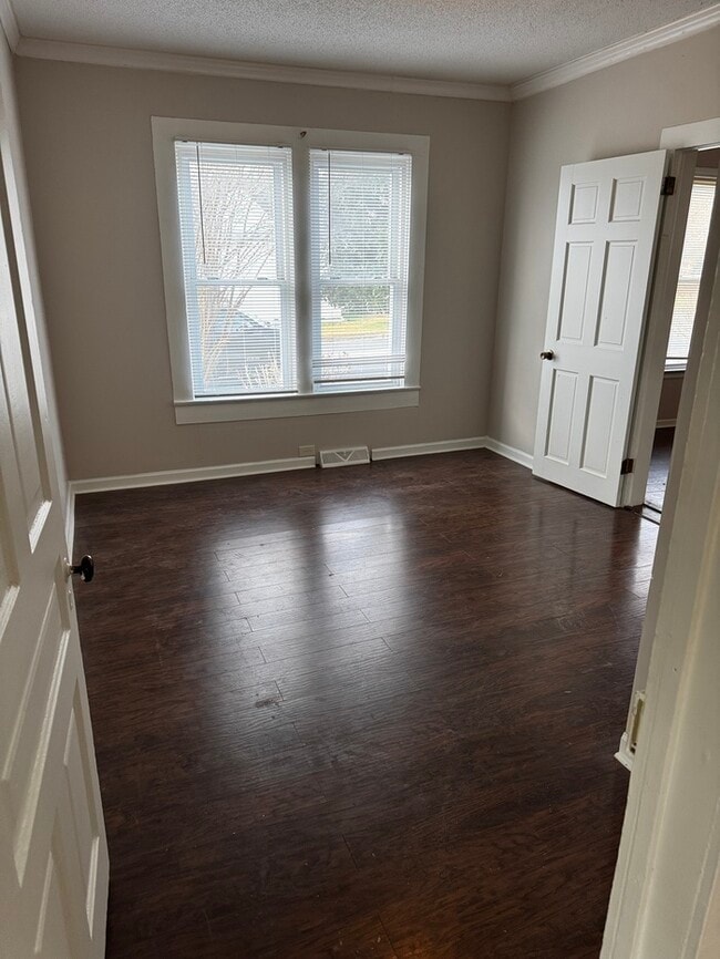 Building Photo - 512 S Zion St