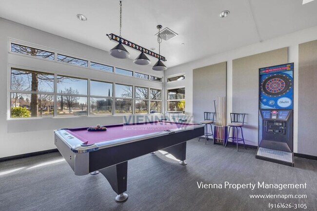 Building Photo - 700 Lincolnshire Cir