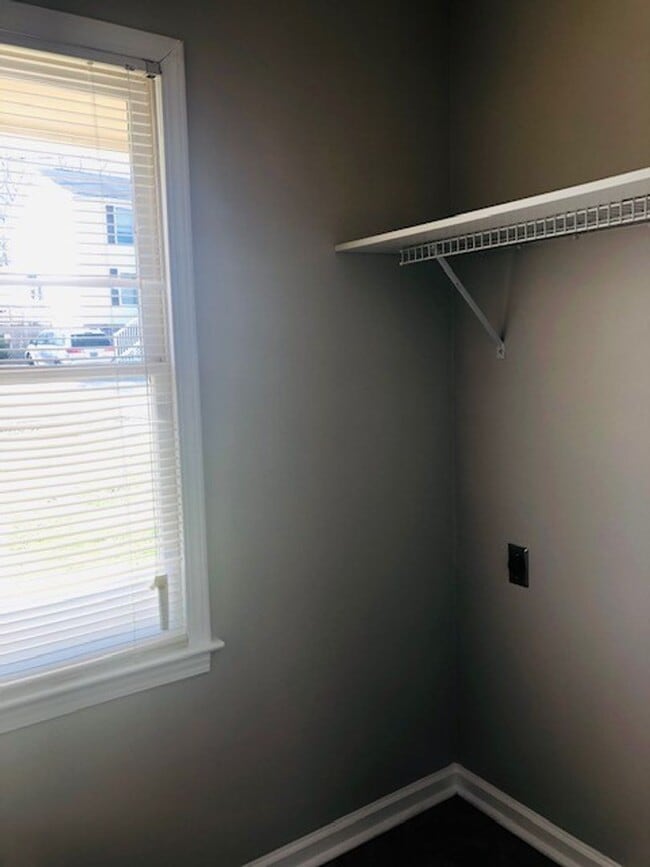 Building Photo - Great location in Greer with easy drive to...