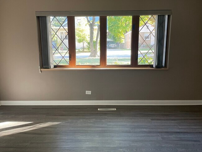 Building Photo - 148 E Quincy St