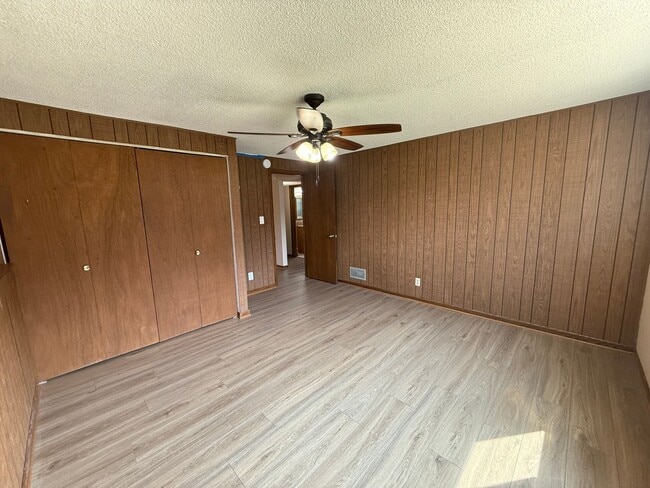 Building Photo - Modern 4 bed 2 Bath Split Level Single Fam...