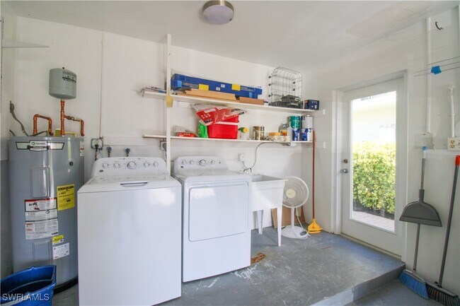 Primary Photo - 1353 Pelican Ave