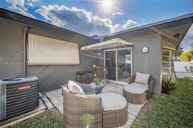 Building Photo - 2121 NE 62nd St