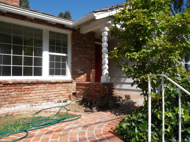 Building Photo - 3751 Stone Canyon Ave