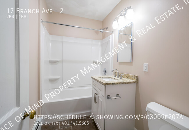 Building Photo - Spacious 2 BR Apt on Dead End Street with ...