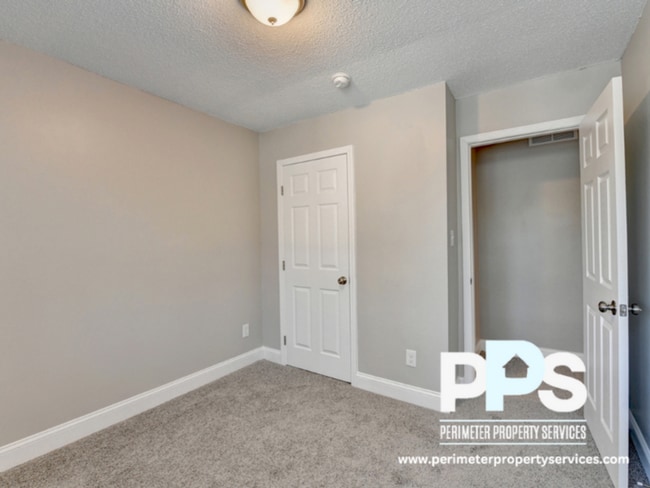 Building Photo - 390 W Lake Ave NW