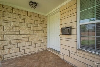 Building Photo - 3042 Oak Forest Dr